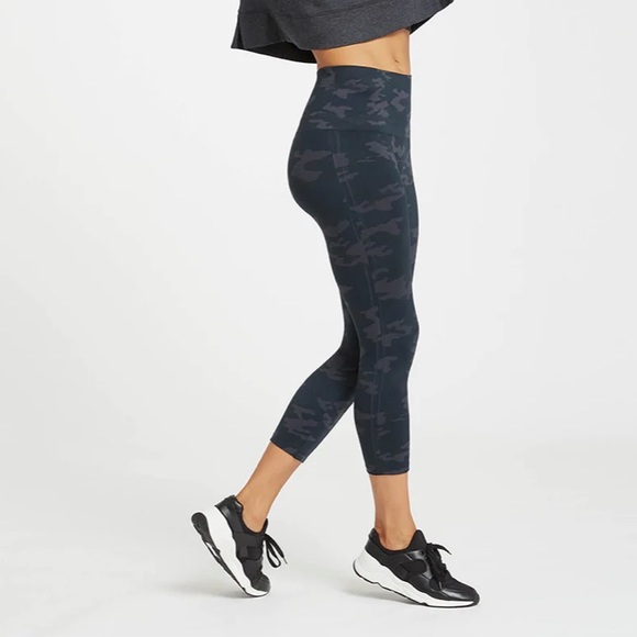 Spanx Look at Me Now Seamless Cropped Legging Size XS - Picture 6 of 6